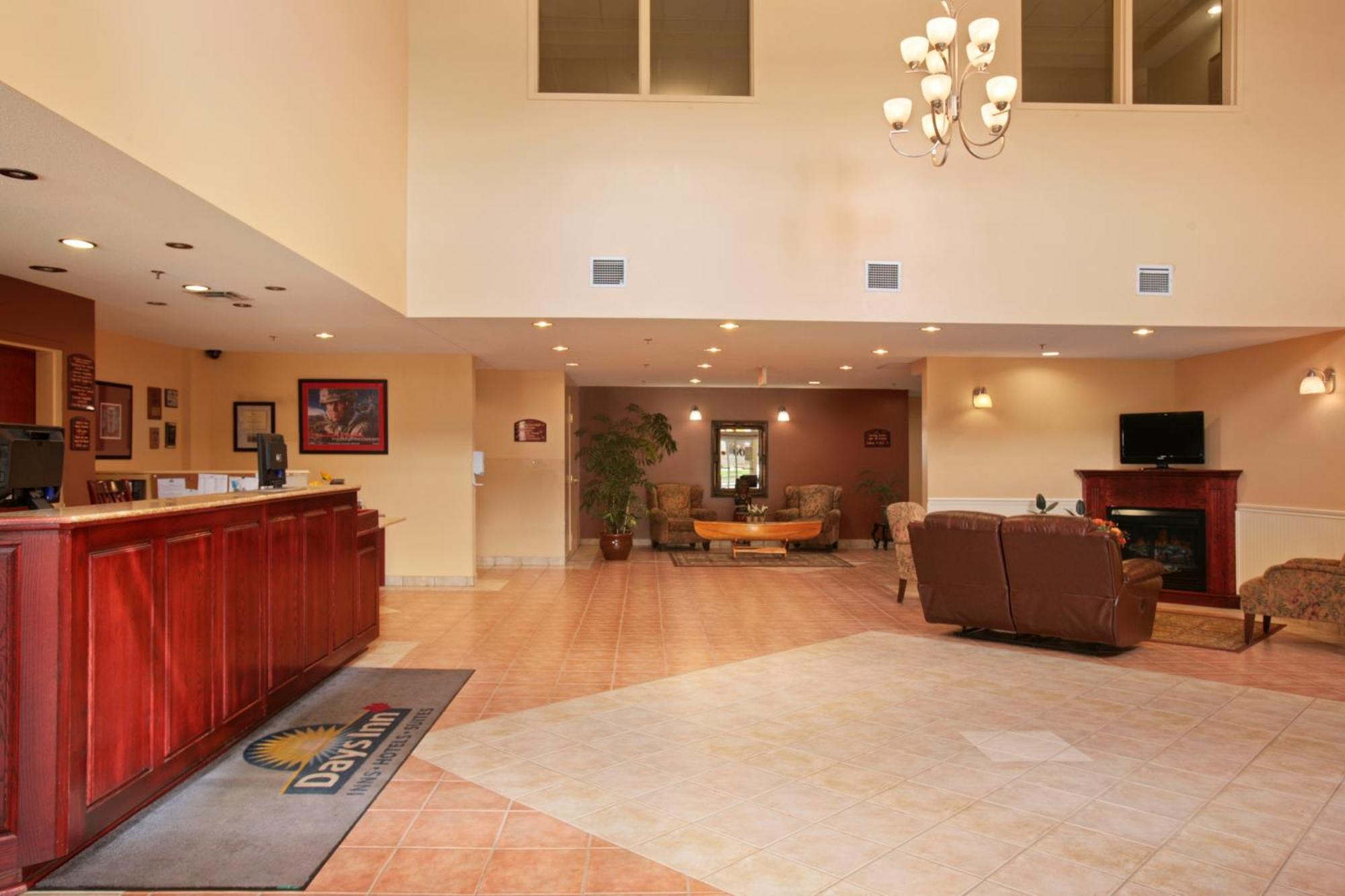 Days Inn By Wyndham Oromocto Conference Centre Esterno foto
