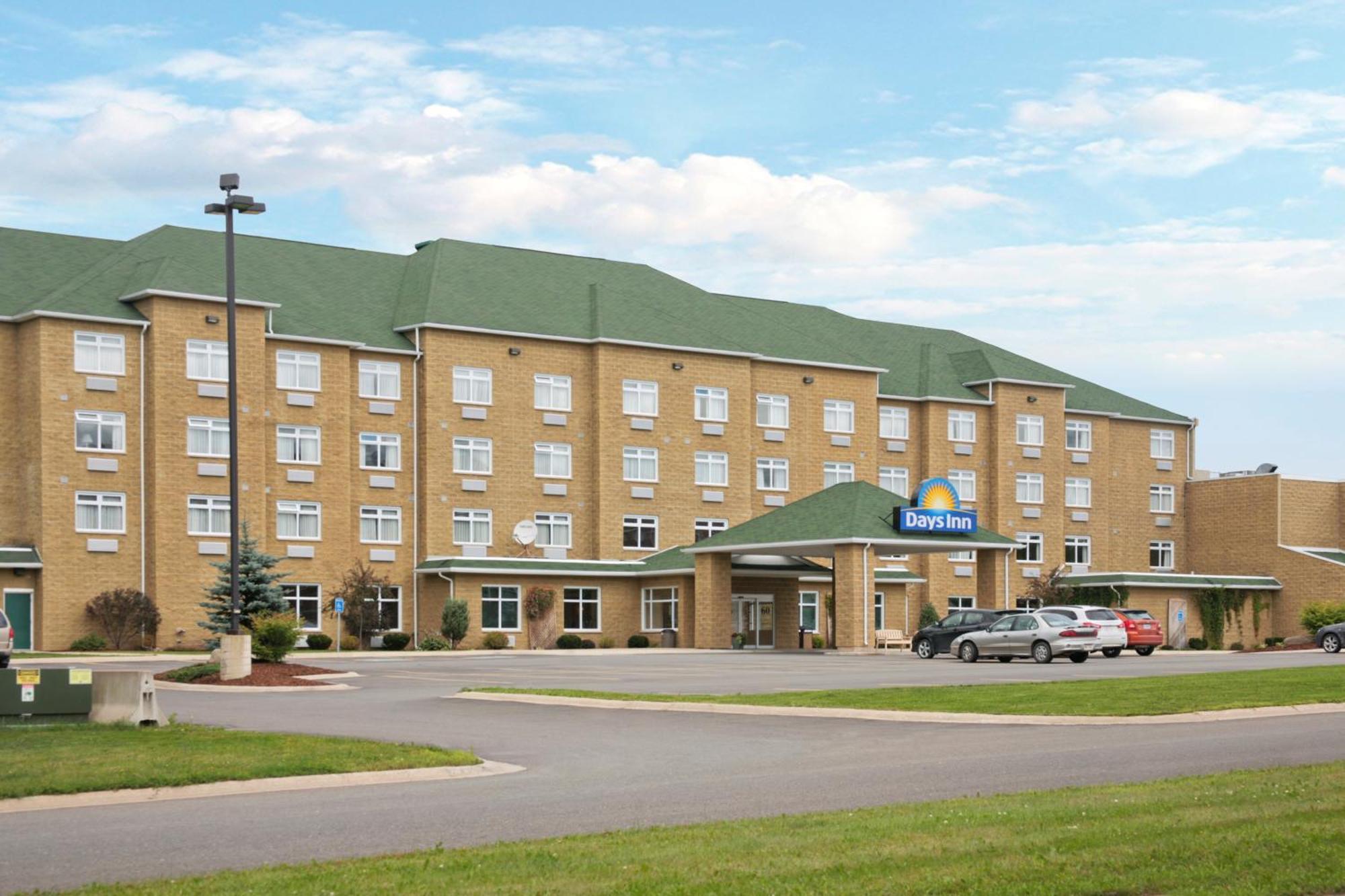 Days Inn By Wyndham Oromocto Conference Centre Esterno foto